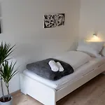 شقة Apart63-modern-3room I Smart Tv I Free Parking I Free Wifi هام