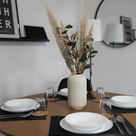 Apart63-modern-3room I Smart Tv I Free Parking I Free Wifi Apartment