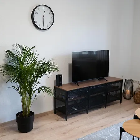 Apart63-modern-3room I Smart Tv I Free Parking I Free Wifi هام