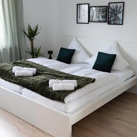 Apart63-modern-3room I Smart Tv I Free Parking I Free Wifi * 哈姆