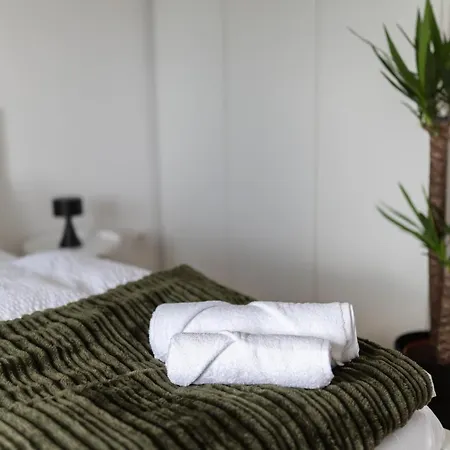 Apart63-modern-3room I Smart Tv I Free Parking I Free Wifi 哈姆