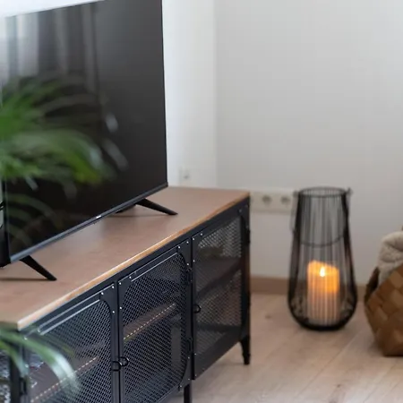 Apart63-modern-3room I Smart Tv I Free Parking I Free Wifi Apartment *