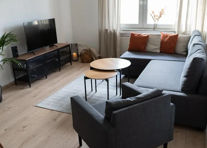 Apart63-modern-3room I Smart Tv I Free Parking I Free Wifi