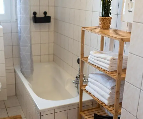 Apart63-modern-3room I Smart Tv I Free Parking I Free Wifi